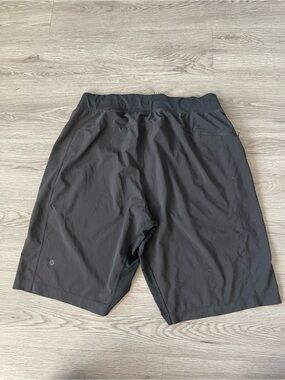 lululemon athletica Men's Athletic Shorts - Black